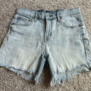 Gap shorts
